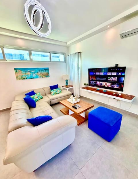 Living room, Seating area, Evening entertainment, air conditioner