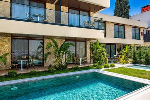 Property building, Day, Garden, Garden view, Pool view, Swimming pool, sunbed