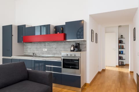 Coffee/tea facilities, Kitchen or kitchenette, Living room, Seating area, Dining area, internet, oven, stove, air conditioner
