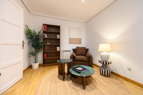 FER55D - Amplio piso 3 dormitorios en Moncloa, Madrid - Alquiler temporal Apartment in Centro