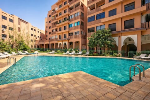Pool view, Swimming pool, sunbed