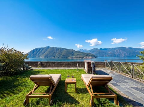 Day, Natural landscape, Garden, View (from property/room), Lake view, Mountain view