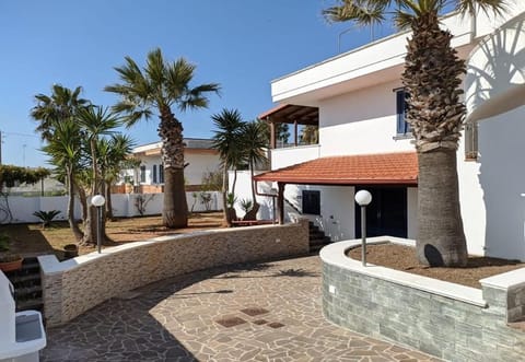Property building, Day, Garden, Garden view