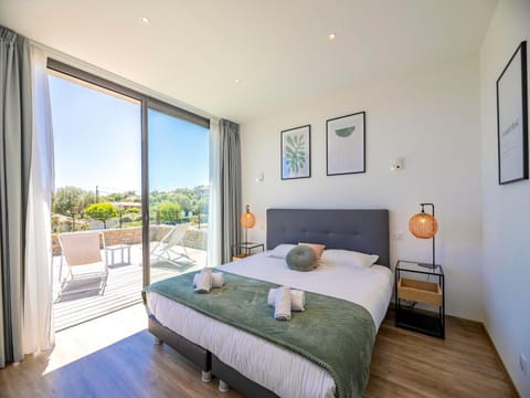 Bed, View (from property/room), Photo of the whole room, Bedroom, towels