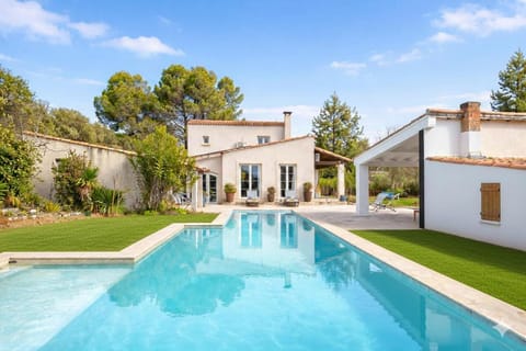 Property building, Garden view, Pool view, Swimming pool