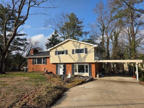 Hawkeye Lodge of Oakridge 109 House in Oak Ridge