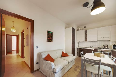 Kitchen or kitchenette, Living room, Seating area, Dining area, pet friendly, stove