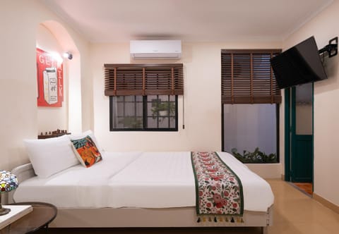 Bed, TV and multimedia, Photo of the whole room, Bedroom, air conditioner