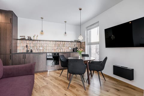 Kitchen or kitchenette, Seating area, Dining area