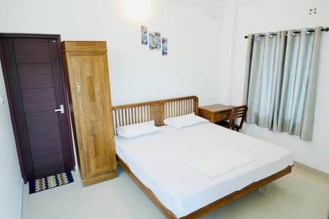 Bed, Photo of the whole room, Bedroom, towels, wardrobe