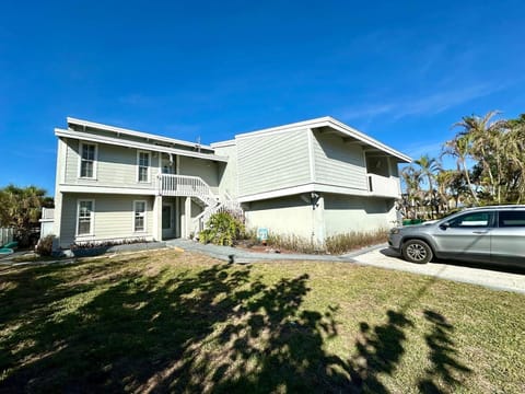 Spot manatees from your balcony Apartment in Palm Island