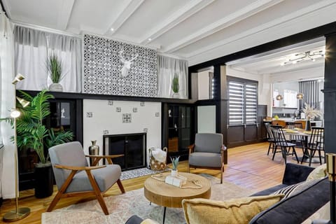 Living room, Seating area