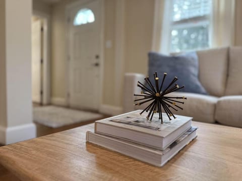 Portsmouth Landing 4BDRM, Modern Escape, Central House in Portsmouth