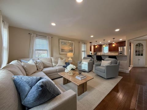 Portsmouth Landing 4BDRM, Modern Escape, Central House in Portsmouth