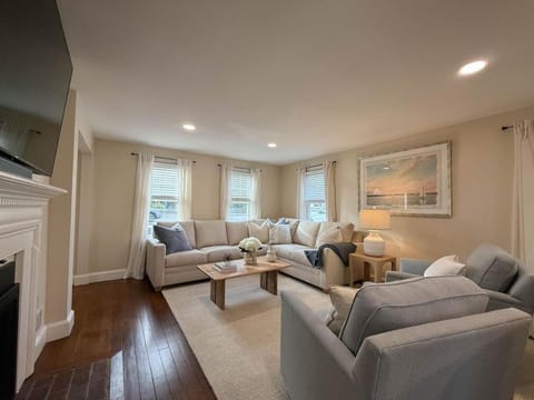 Portsmouth Landing 4BDRM, Modern Escape, Central House in Portsmouth