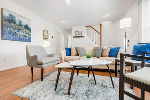 Countryside - Peaceful Escape, Mins to AVL, Firepit and Grill House in Asheville