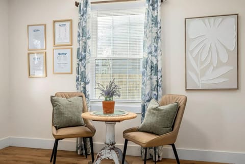 Perrymont - Cozy Cottage, 10 Min To Downtown, Near LU & UL House in Lynchburg