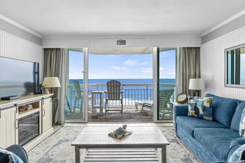 Patio, Natural landscape, View (from property/room), Balcony/Terrace, Seating area, Beach, Sea view
