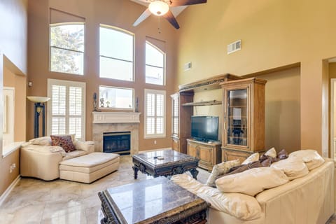 3,500-Sq-Ft Retreat with Private Yard in Sugar Land! House in Sugar Land