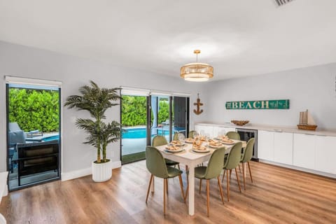 Luxury and Fun, Heated POOL, Games, 15 min to FLL House in Lauderhill