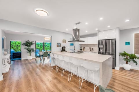 Luxury and Fun, Heated POOL, Games, 15 min to FLL House in Lauderhill