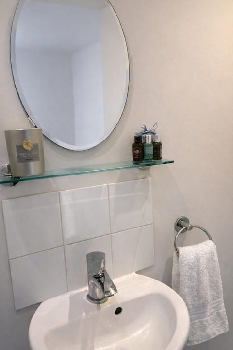 The Three Horseshoes Boutique Rooms Bed and Breakfast in South Derbyshire District