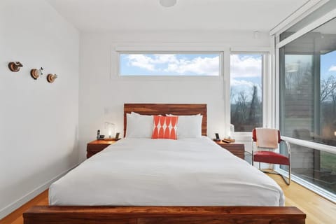 Hillsdale Lakeside - Lake Access, Balcony & BBQ House in Copake Lake