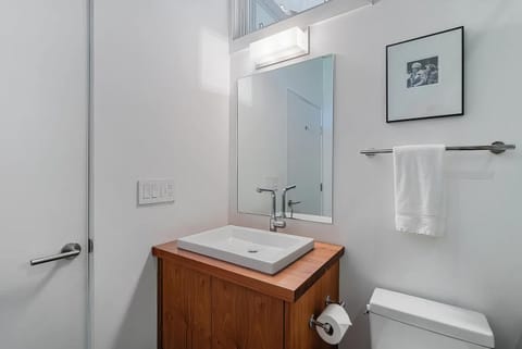 Hillsdale Lakeside - Lake Access, Balcony & BBQ House in Copake Lake