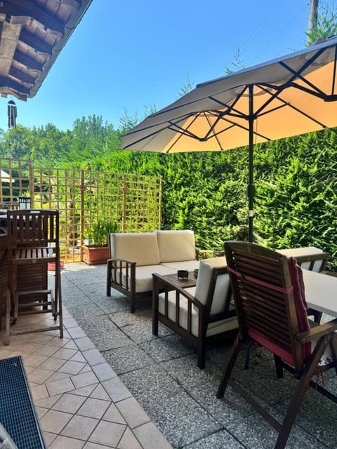 Day, View (from property/room), Balcony/Terrace, Dining area, Garden view
