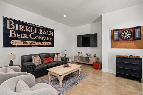 Axis Haus Pet friendly Hot tub Game Room House in Fredericksburg