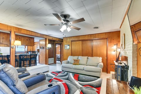 2 Mi to MSU Campus! Family Abode with Spacious Yard House in Mississippi