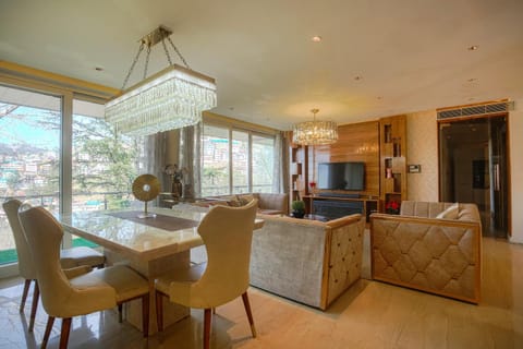TV and multimedia, Living room, Seating area, Dining area, Evening entertainment