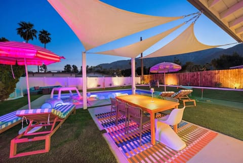 Desert Glow Getaway - Pool - Lounging - Backyard Games House in Palm Springs