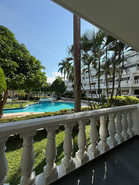 Garden, Balcony/Terrace, Pool view