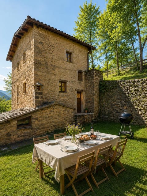 Property building, BBQ facilities, Breakfast