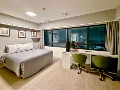 Photo of the whole room, Bedroom