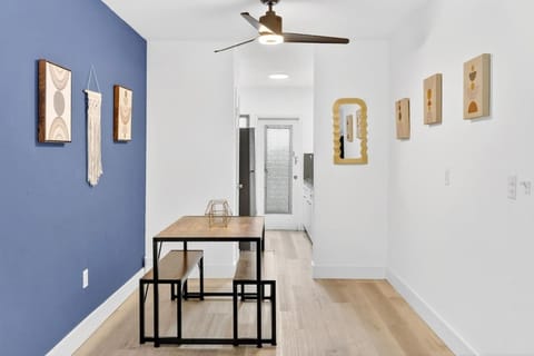 Cozy Miami Beach Studio with 2 Queens plus Workspace House in South Beach Miami