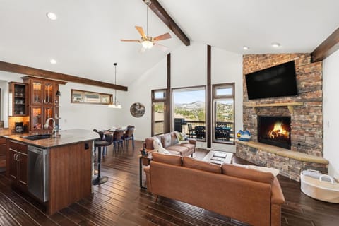 Communal lounge/ TV room, TV and multimedia, Living room, Seating area, Evening entertainment, fireplace