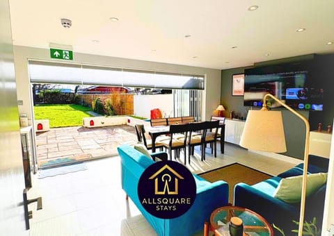 Communal lounge/ TV room, Living room, Seating area, Dining area, Evening entertainment, kitchen