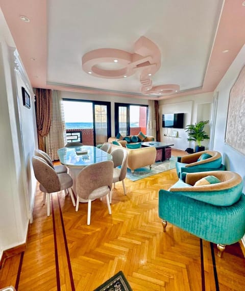 TV and multimedia, Living room, Seating area, Evening entertainment