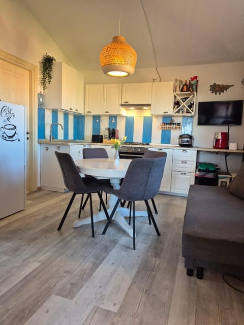 TV and multimedia, Kitchen or kitchenette, Dining area, oven, pet friendly, stove