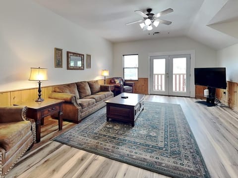 Day, TV and multimedia, Balcony/Terrace, Living room, Seating area, furniture