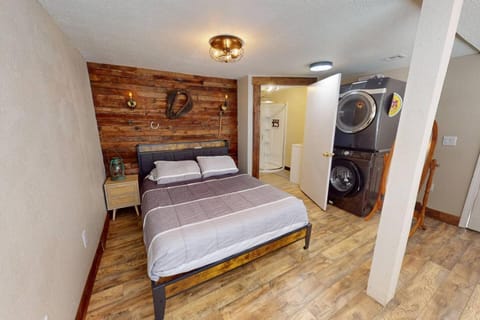 Train Themed Hobo Hideaway Near City Square Apartment in Ozark Mountains