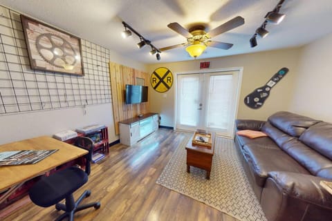 Train Themed Hobo Hideaway Near City Square Apartment in Ozark Mountains