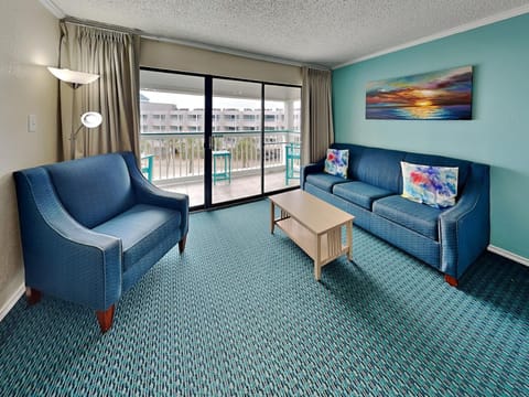 Day, Balcony/Terrace, Living room, Seating area, furniture