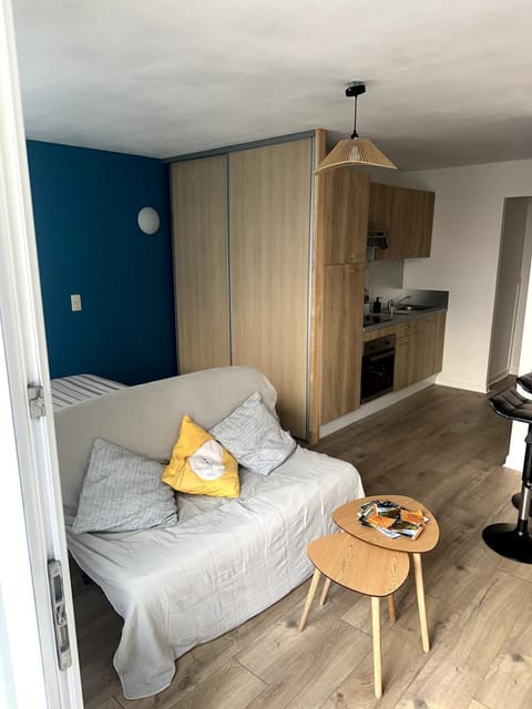 Kitchen or kitchenette, Living room, wardrobe