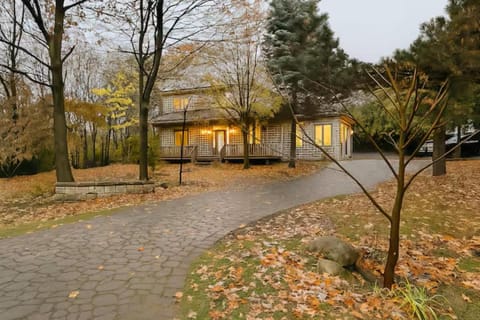 Property building, Day, Neighbourhood, Natural landscape, Garden, Street view