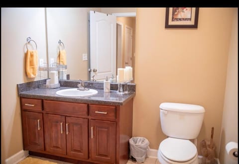 Huntsville, Alabama Spacious Four Bedrooms and Three Bathrooms Getaway House in Huntsville