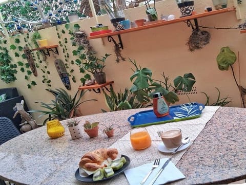 Food close-up, Seating area, Dining area, Buffet breakfast, Time of day, Sunrise