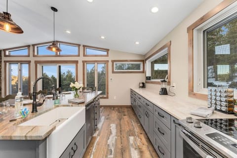 The Pine Getaway on 60 Acres with Hot Tub House in Park County